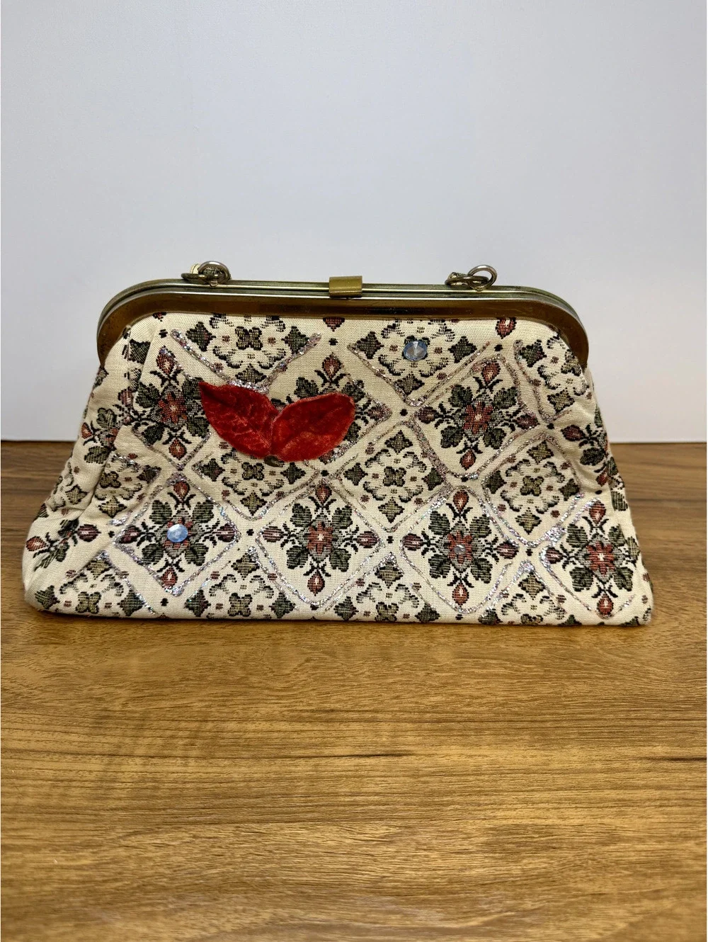 Vintage Floral Tapestry Frame Handbag – Red Velvet & Rhinestone Accents